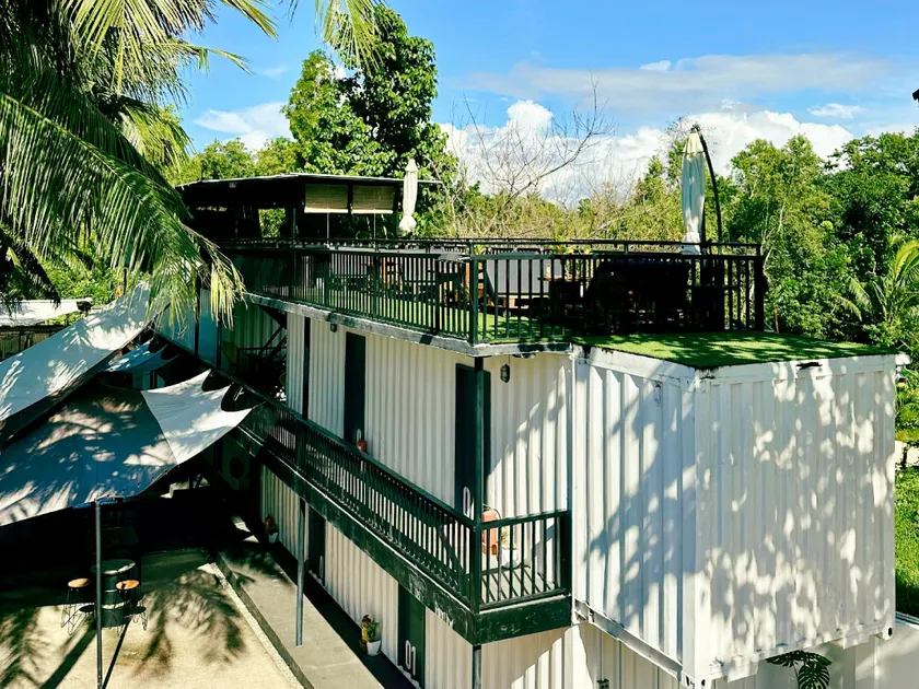 Pig Dive Hostel Moalboal - Image 1