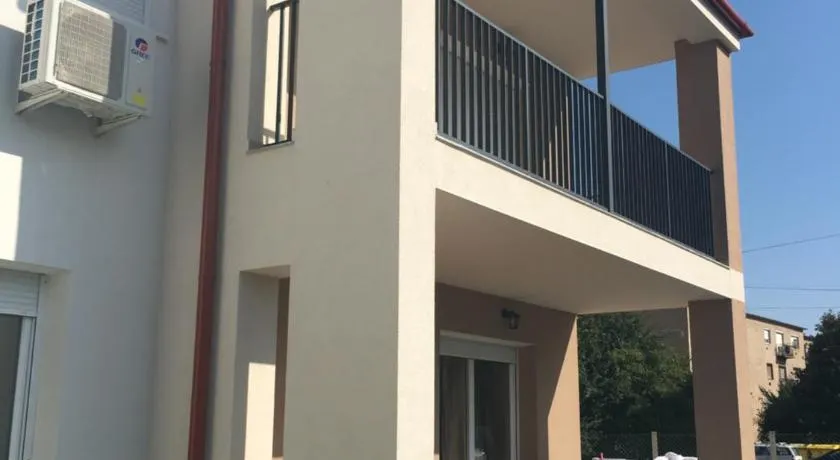 Szofi Apartman Pápa Fenyves u. 19. - Image 1