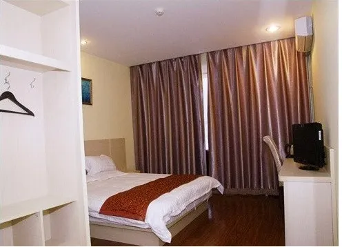 Singer Hotel - Image 1