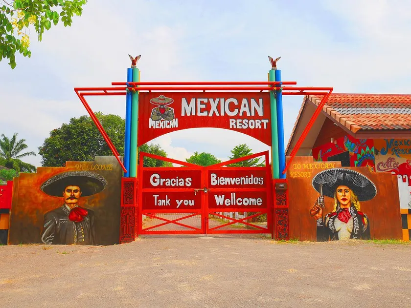 Mexican Resortlampang - Image 1