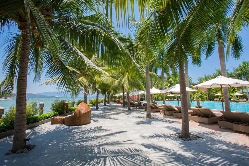 Diamond Bay Resort & Spa - Image 1