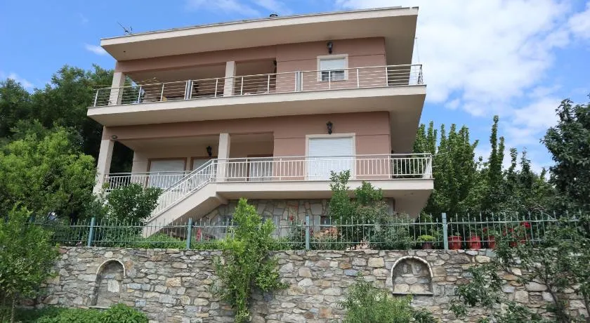 Angela House - Large Holiday Home for Families & Groups - Image 1
