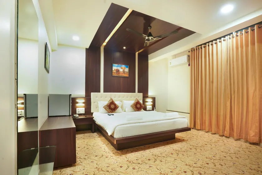 Sayaji Lodging - Image 1