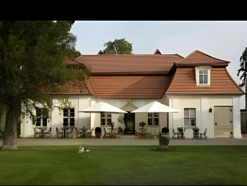 Schloss und Gut Liebenberg - Image 1