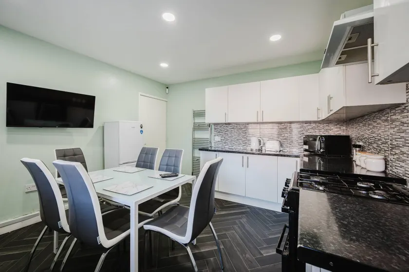 6-Bed Manchester Holiday - Image 1