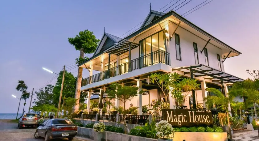 Magic House - No Pets Allowed - Image 1