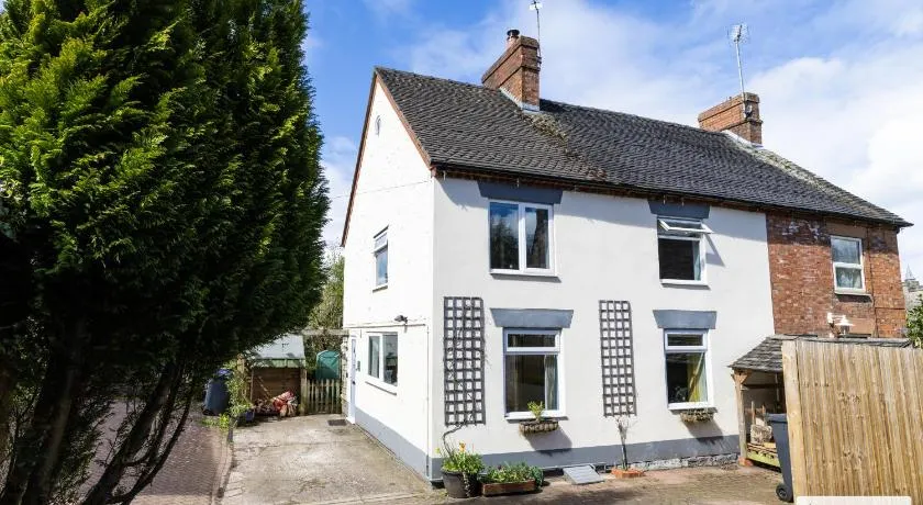Smithy Bank Cottage - with free parking! - Image 1