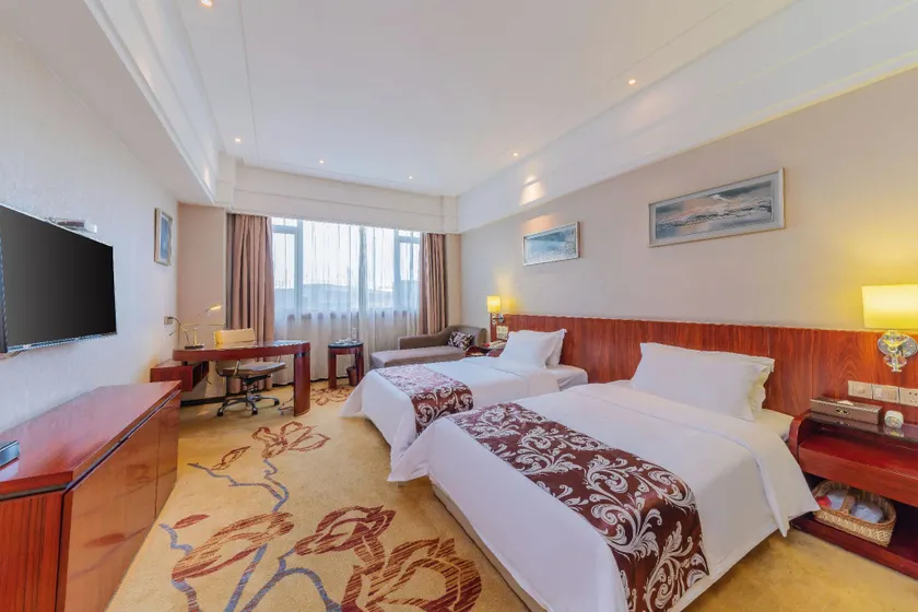 Deluxe International Hotel - Image 1