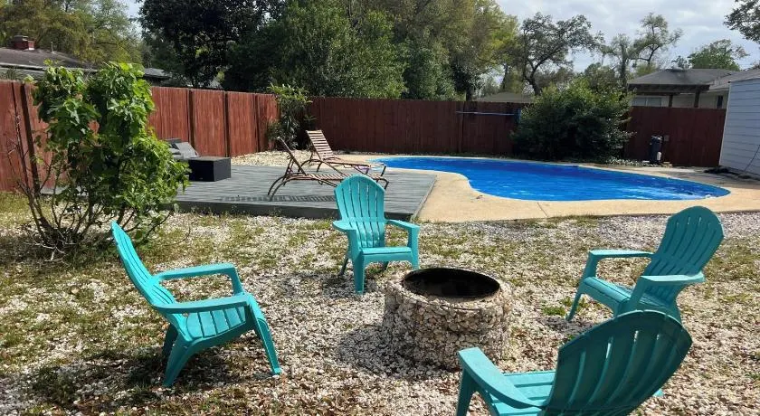 A Poolside Paradise - Image 1