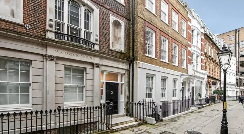 Warwick House Apartment - Image 1