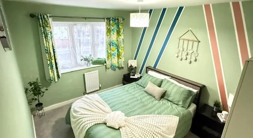 Modern 3 Bedroom New Built house to rent in Luton - Image 1