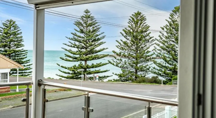 Horseshoe View 1A Scrymgour Rd Port Elliot - No Linen Included - Image 1