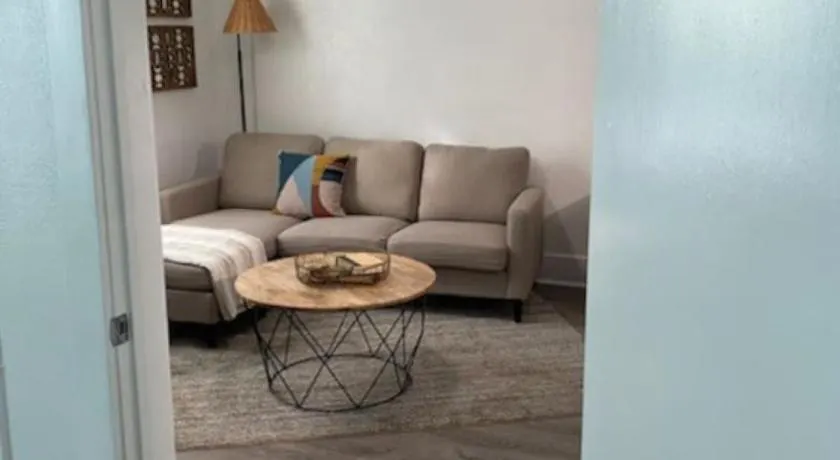 Beautiful Apartment 307 in a 100 year old building - Image 1