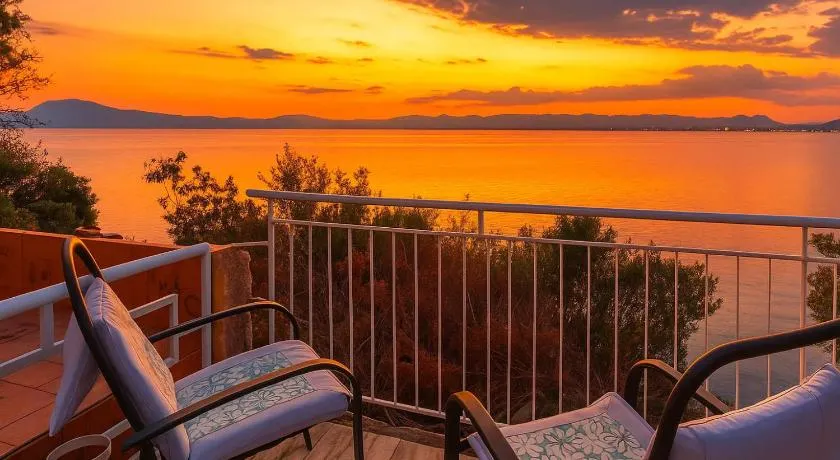 Endless Blue Seafront Retreat - Mikra Mantineia - Image 1
