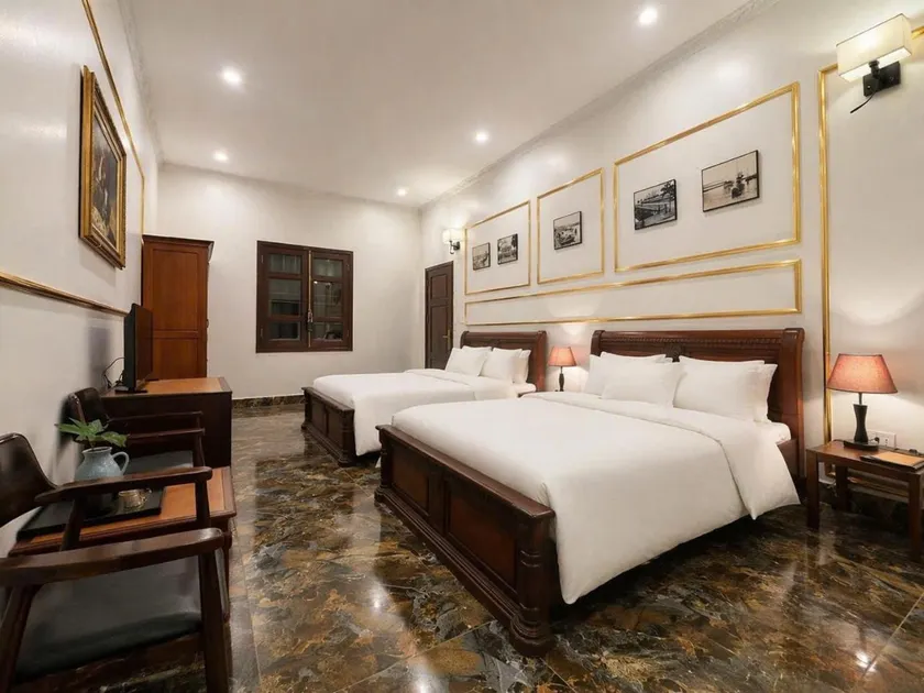Rose Wood Private Luxury 7-Bedroom Villa - Managed by H&E Hospitality - Image 1
