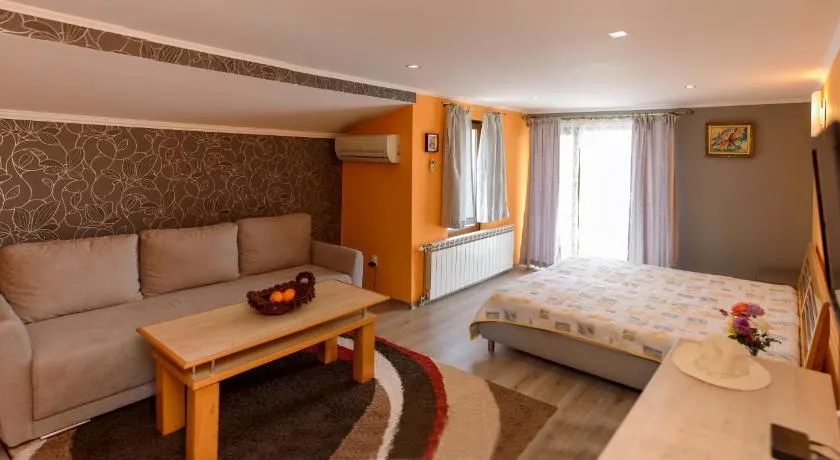Guest House Ianis Paradise - Image 1