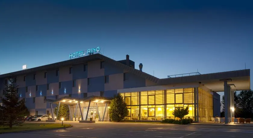 Hotel Ring - Image 1