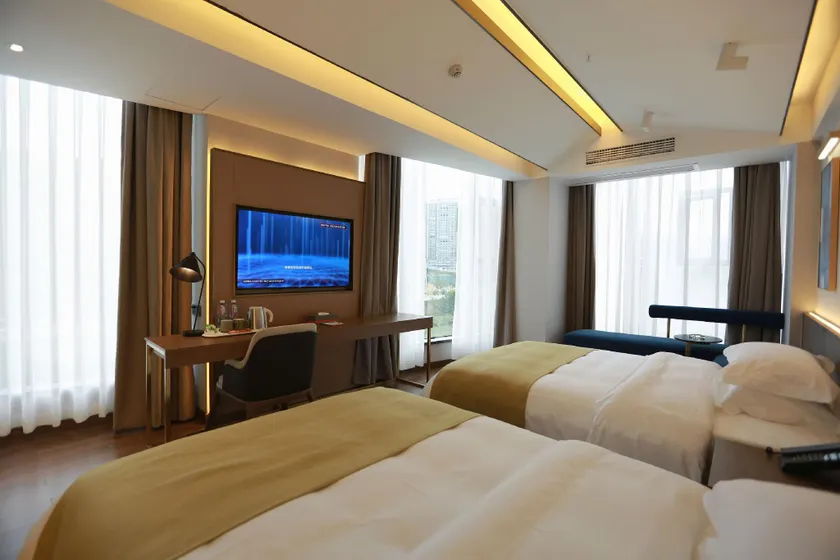 TIANYUE  RLTON HOTEL - Image 1