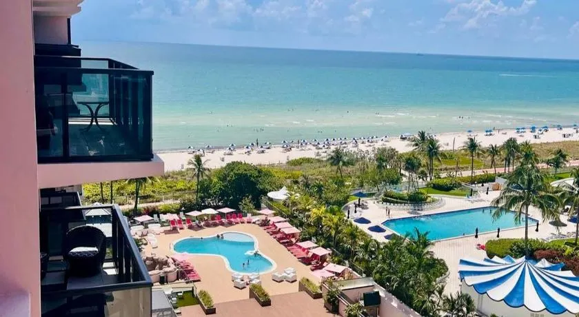 Alexander 1209, Partial Ocean View, 2 pools, sauna, gym, tiki bar - Image 1