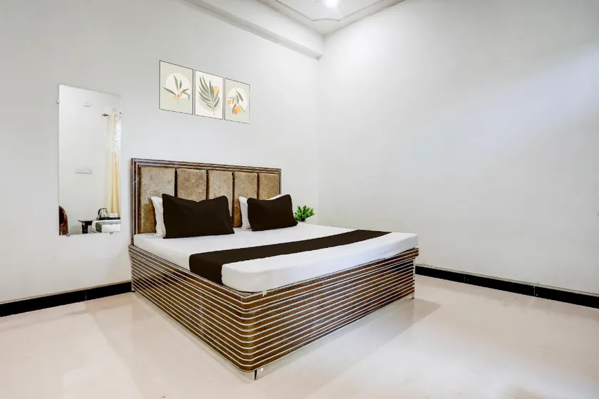 Hotel O Kanha galaxy brothers group - Image 1