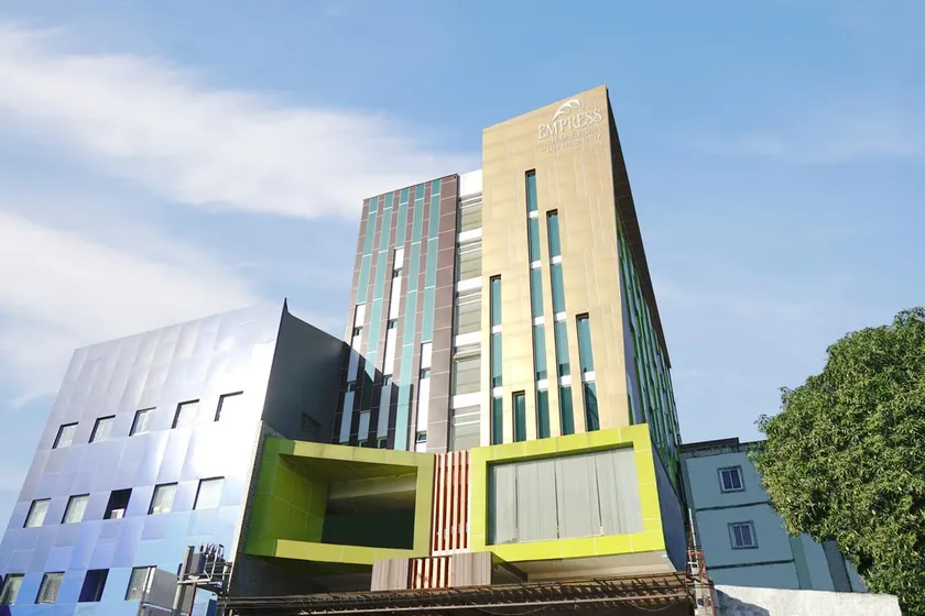 Empress Hotel Makassar City Center by LIFE - Image 1