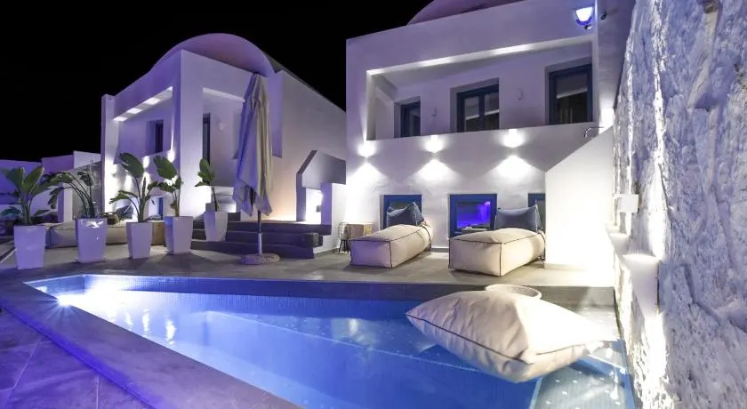Blue White Residence - Image 1