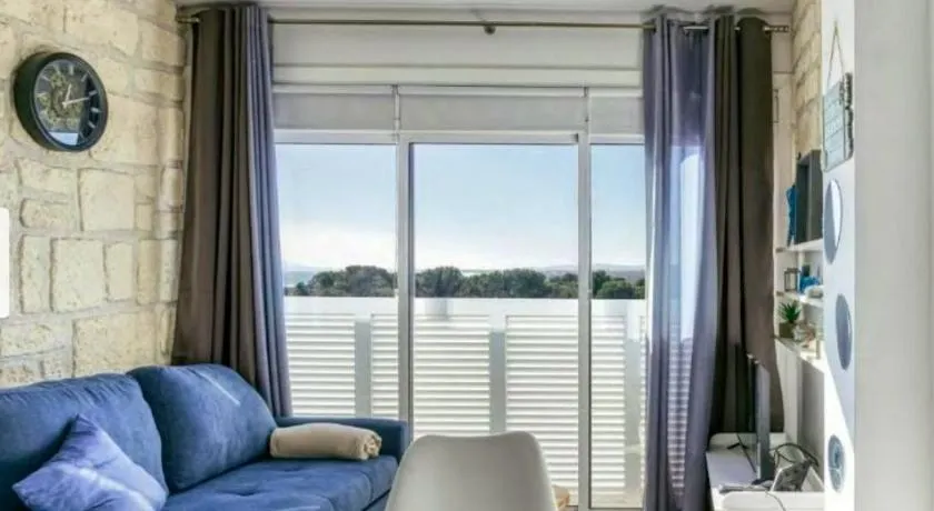 Homerez - Studio Empuriabrava - Lac - Image 1