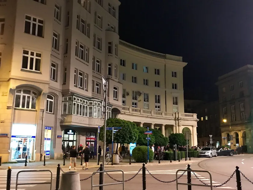 UnitApartament DeLux Warszawa Centrum blisko Plac Zbawiciela Hala Koszyki Metro Politechnika Jest to elegancki i wygodny apartament na noclegi i pobyt w Warszawie - Zapraszamy - Image 1