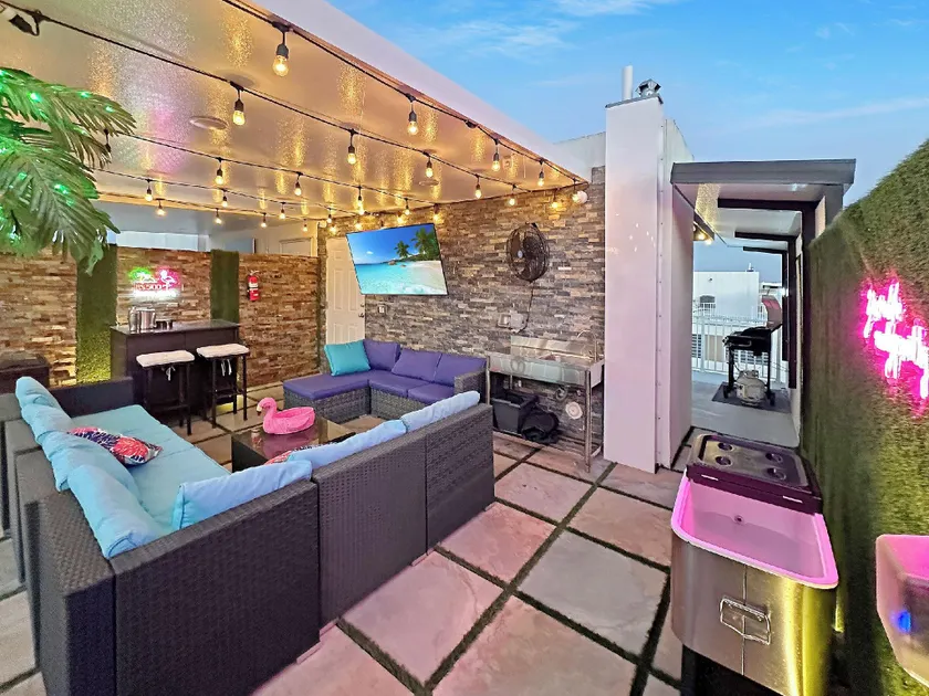 Vacay Spot experience Luna Sky! 65" TV BAR, BBQ, SHOWER massage jets, music, go to FL Keys - Image 1