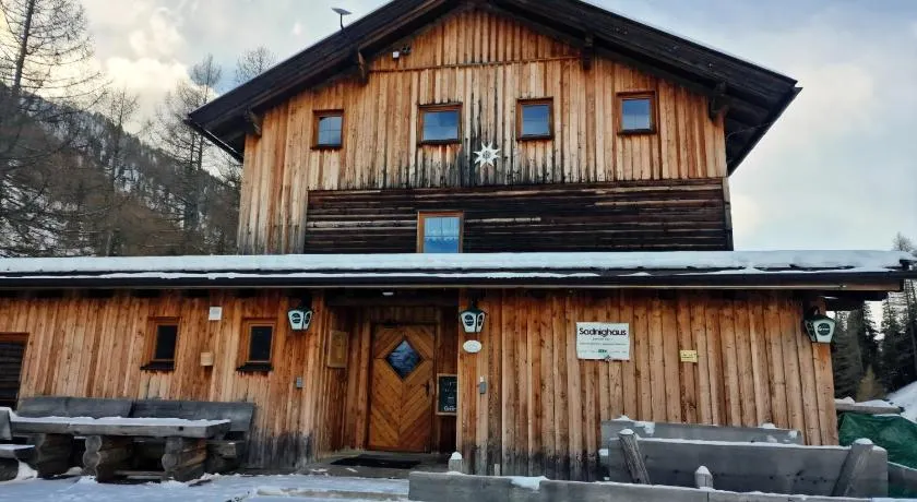Sadnighaus, Schutzhütte auf 1880m - Image 1