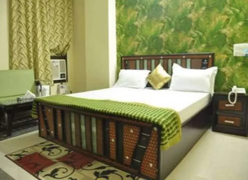 Hotel O Raj Inn - Image 1