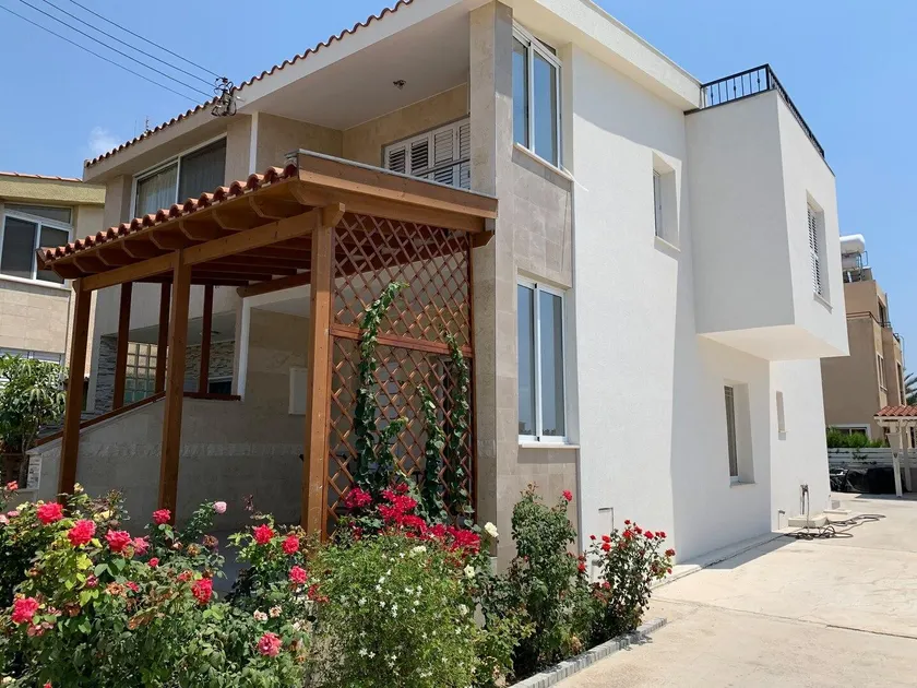 Beautiful Townhouse Near the Sea - Image 1