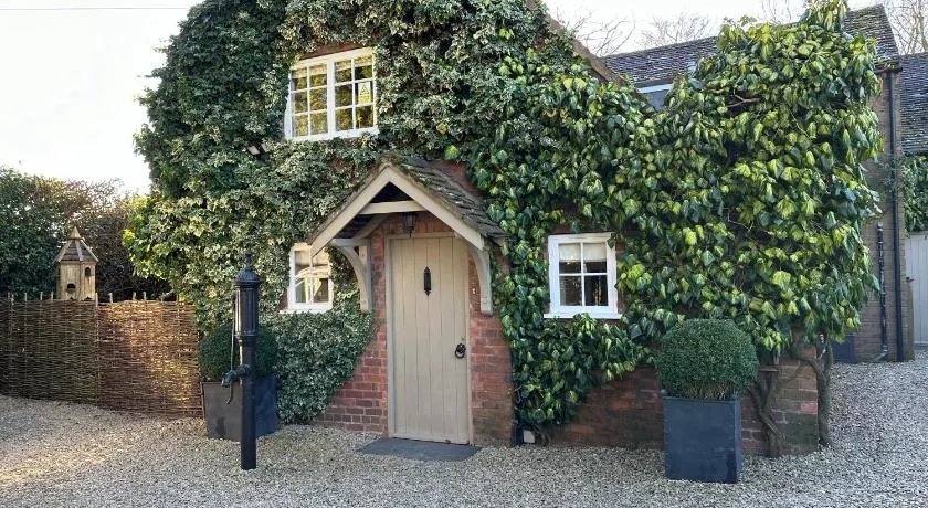Well House - Image 1
