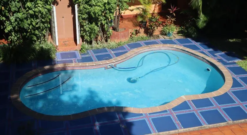 Karingana Guesthouse - Image 1