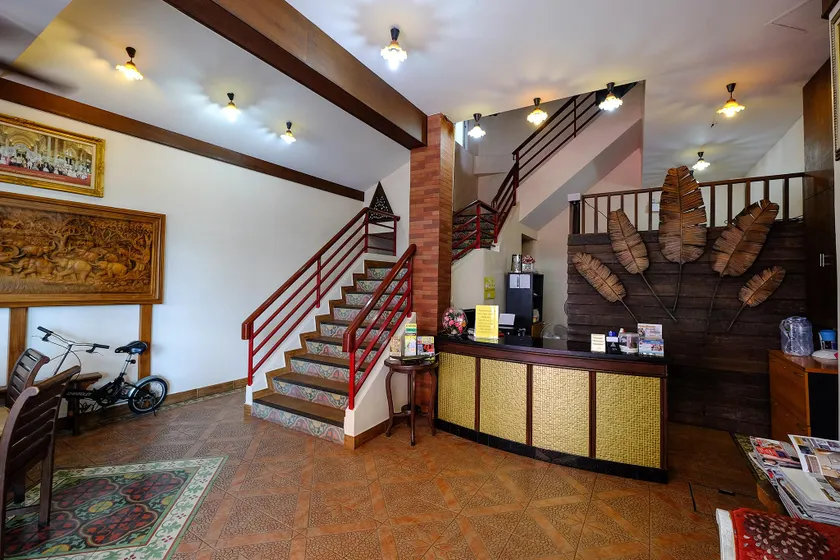 Red Balcony Hotel - Image 1