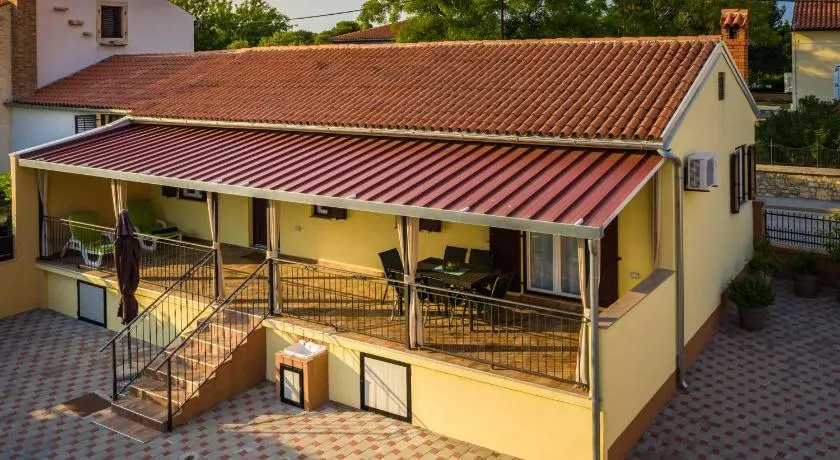 Vacation house Maria, big garden, private parking - Image 1