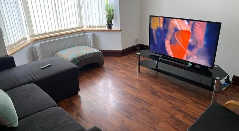 Amazing 4 bed Contractor hub - Image 1