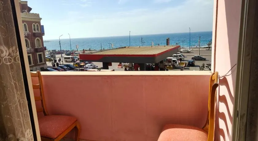 cozy seaview apartment in Alexandria - Image 1