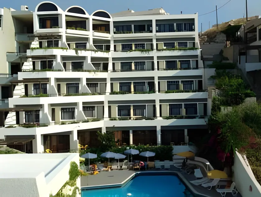 Macaris Suites & Spa - Image 1