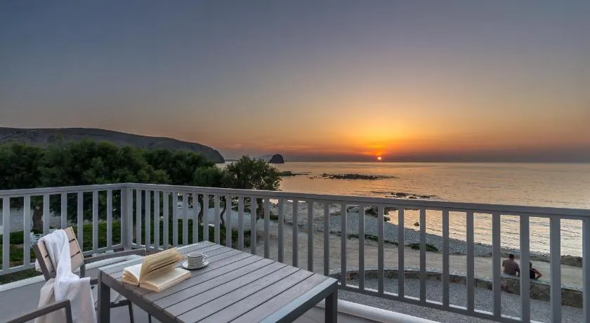 Milos Waves Luxury Apartments - Image 1
