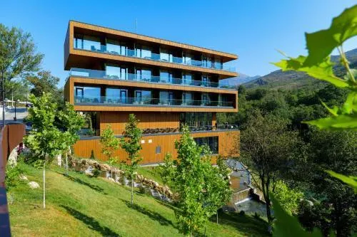 Hotel Uji Ftohte Tepelene - Image 1