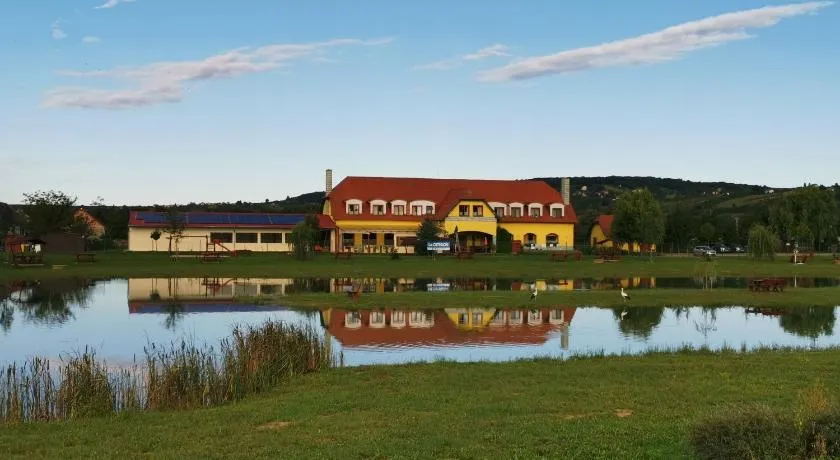 Alpesi Fogadó és Horgászturisztikai Központ - Image 1