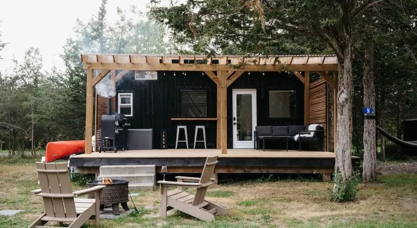The Nest - Romantic Tiny Home with a Vintage Vibes, 10 mins to Winery - Image 1