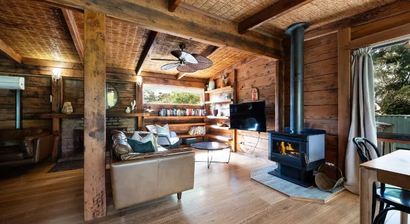 Wattlewood - Mid Century Chic with Outdoor Serenity - Image 1