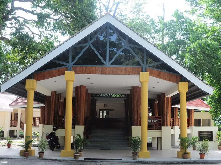 DOLPHIN BEACH RESORT - Image 1