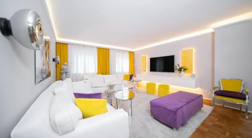 Favorite Stays - Suite and More - Deluxe - Image 1