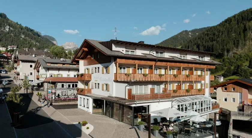 Hotel Cristallo - Image 1
