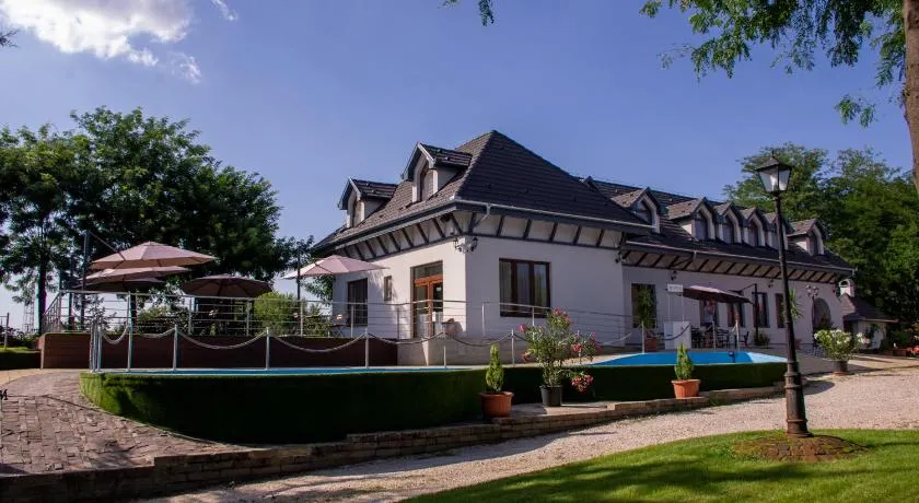 Reneszánsz Vendégház - Image 1