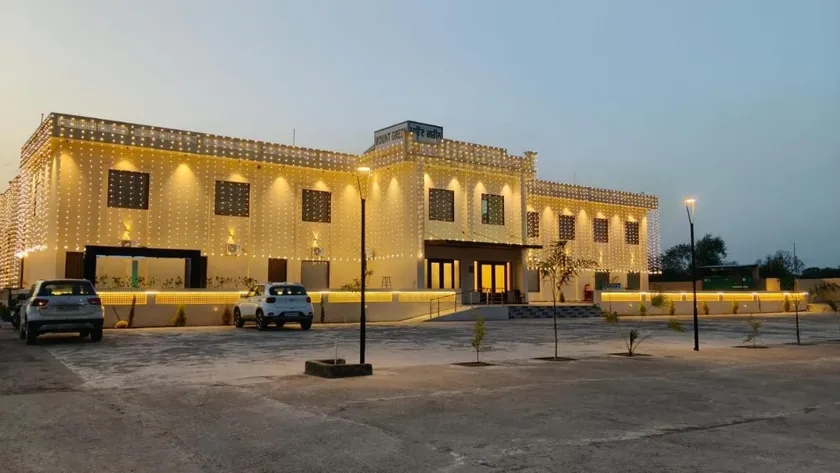 Mount Green Hotel Bharatgarh - Image 1