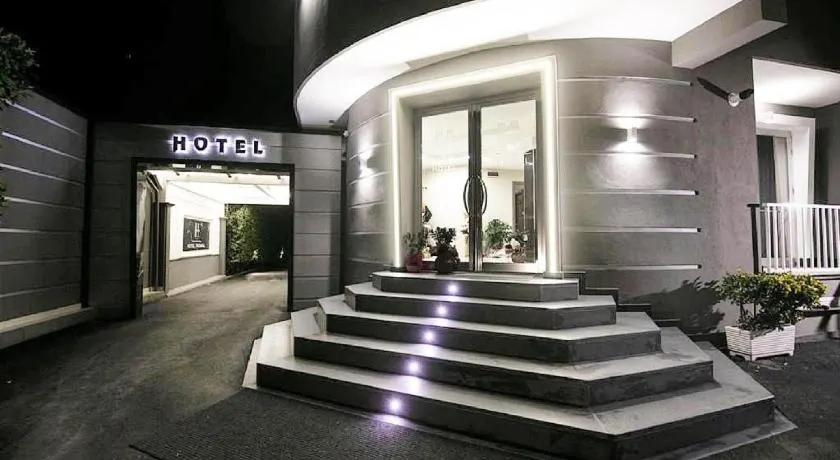 Hotel Trionfal - Image 1